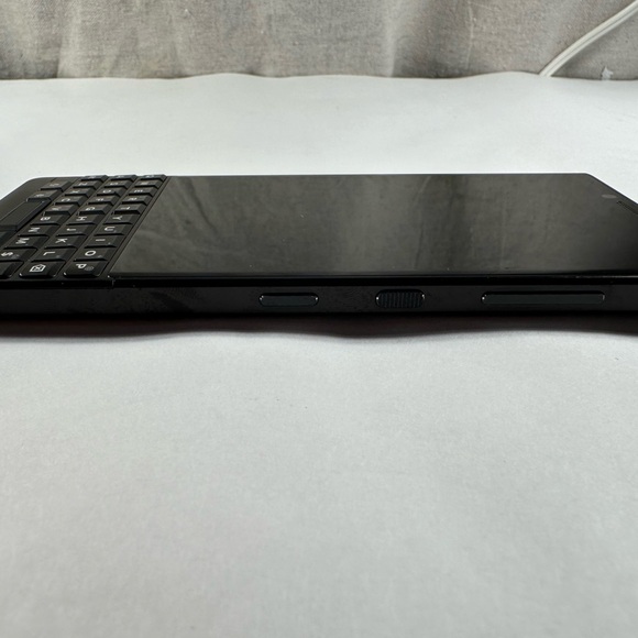 BlackBerry Key2 Unlocked - Picture 4 of 6